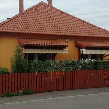 Keri Vendeghaz Lägenhet Mosonmagyaróvár Exteriör bild