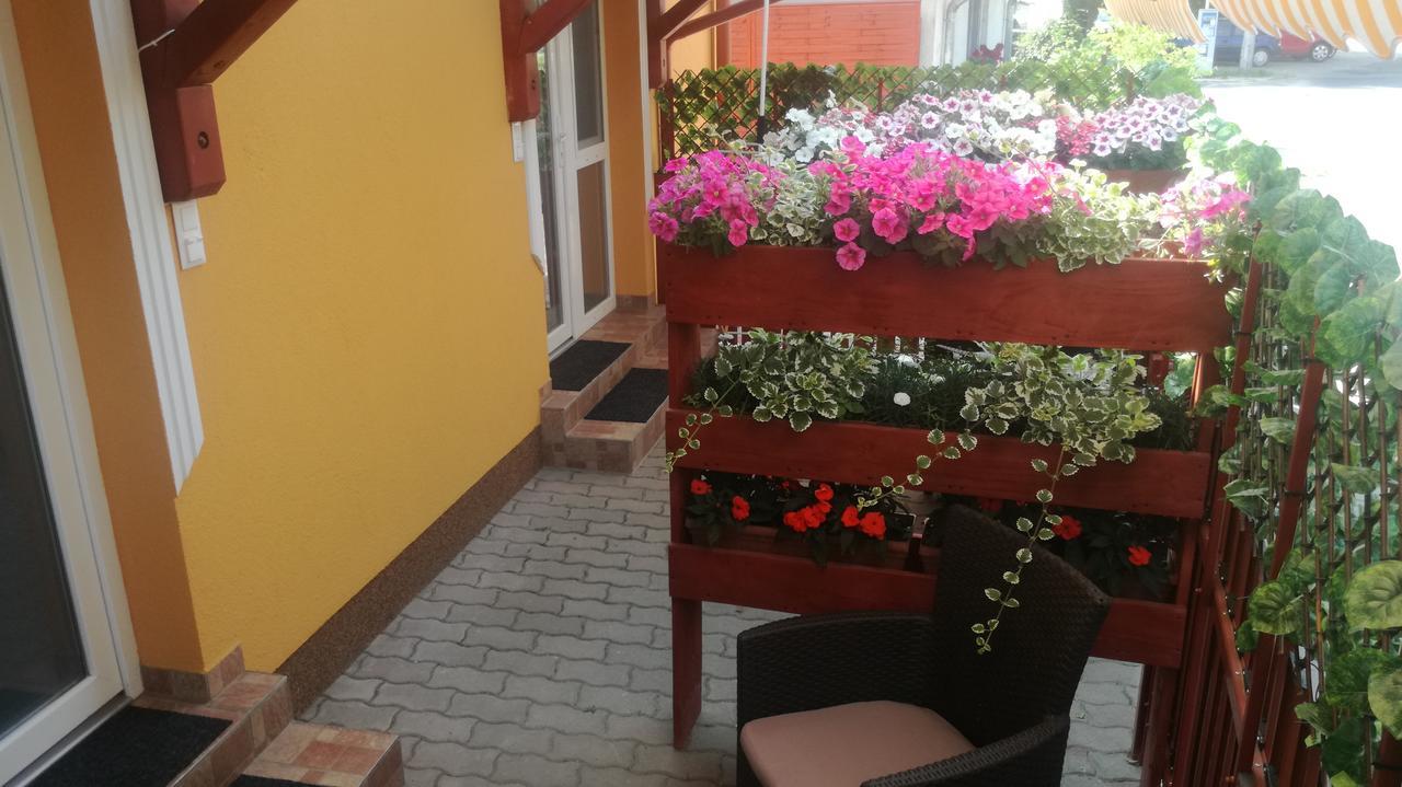 Keri Vendeghaz Lägenhet Mosonmagyaróvár Exteriör bild